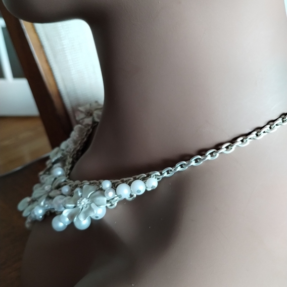 Elegant Pearl & Silver Floral Statement Necklace - Picture 7 of 8